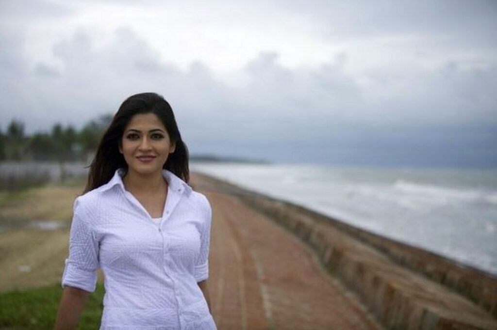আজ আজমেরী হক বাঁধনের জন্মদিন : ১০ অক্টোবর 24 আজমেরী হক বাঁধন