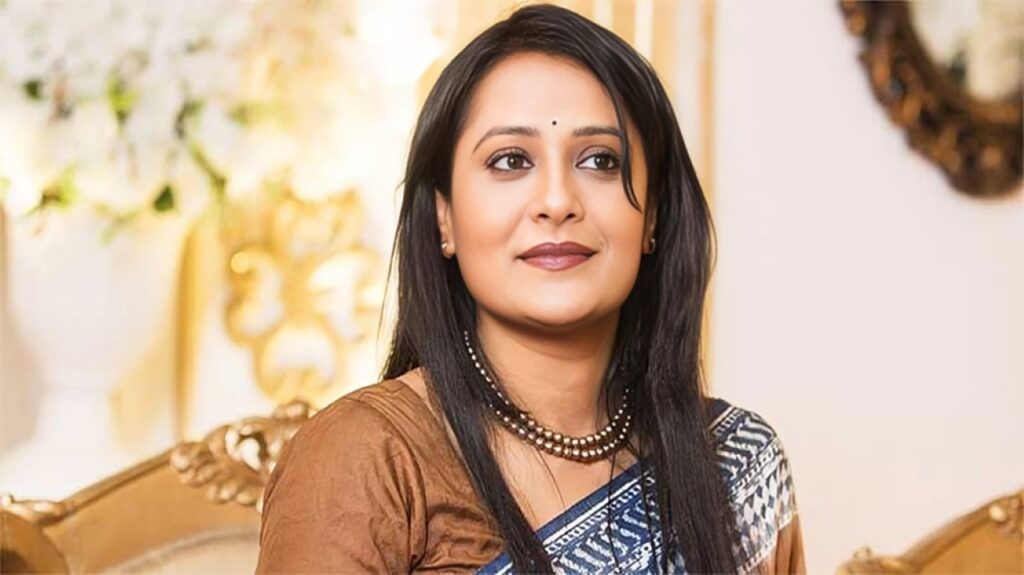 ভুয়া আইডি নিয়ে বিরক্ত অপি করিম
